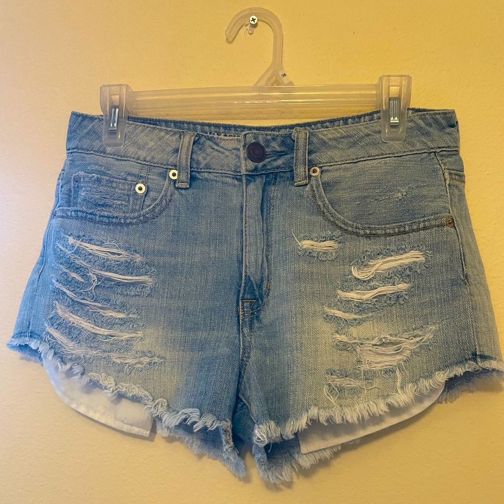 American Eagle Shorts. Size 4. Great Condition.
